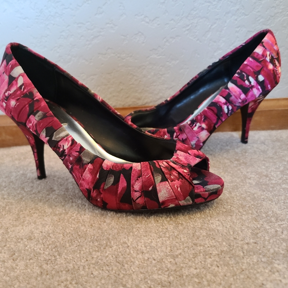White House Black Market floral pumps